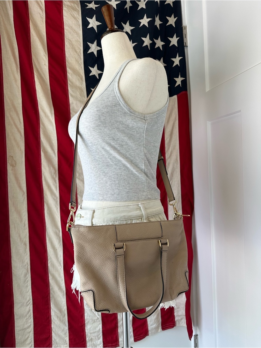 Michael Kors Bag Leather Mackenzie Beige Satchel Crossbody Shoulder Purse MK - Picture 3 of 10